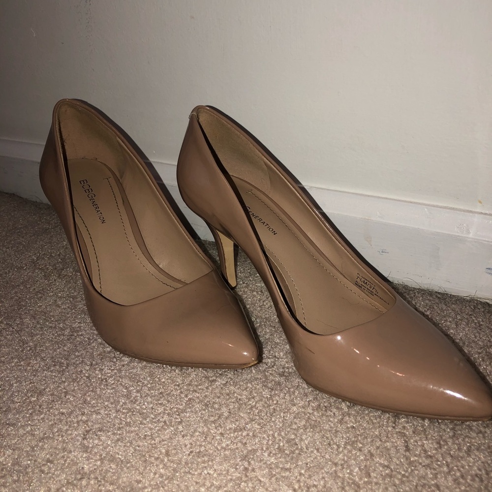 BCBG NUDE HEELS